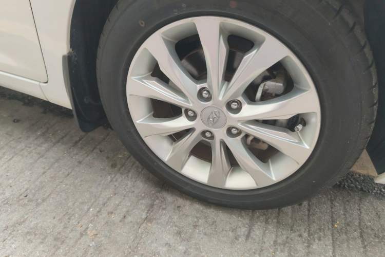 Used Hyundai Elantra (5th Generation / Langdong) 2016 1.6L Automatic Smart Version Right Front Wheel Hub