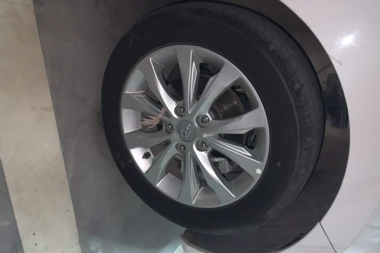Used Hyundai Elantra (5th Generation / Langdong) 2016 1.6L Automatic Smart Version Right Front Wheel Hub
