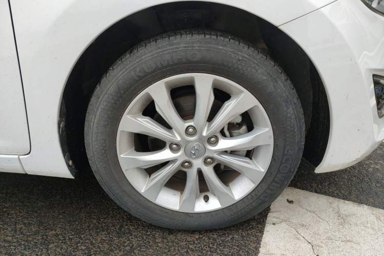Used Hyundai Elantra (5th Generation / Langdong) 2016 1.6L Automatic Prestige Model Right Front Wheel Hub