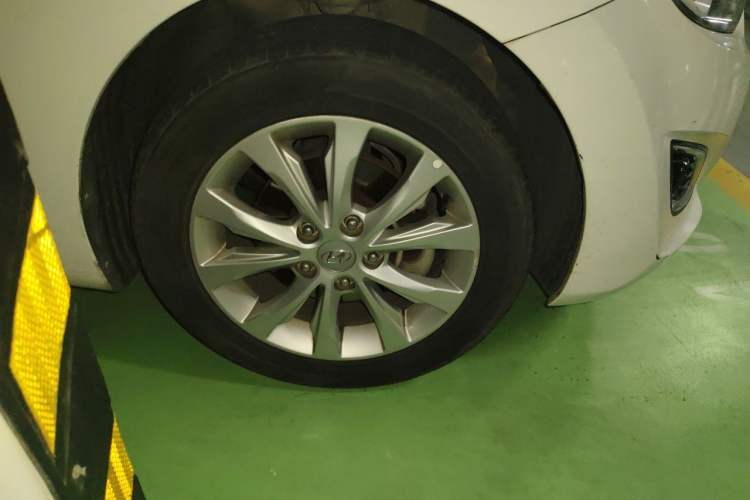Used Hyundai Elantra (5th Generation / Langdong) 2016 1.6L Manual Fashion Edition Right Front Wheel Hub