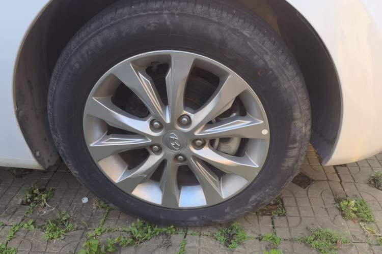 Used Hyundai Elantra (5th Generation / Langdong) 2016 1.6L Automatic Smart Version Right Front Wheel Hub