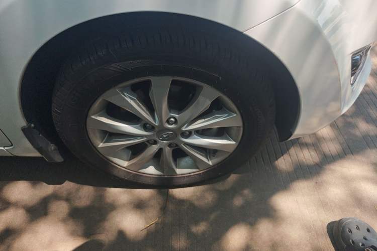 Used Hyundai Elantra (5th Generation / Langdong) 2016 1.6L Manual Luxury Model Right Front Wheel Hub