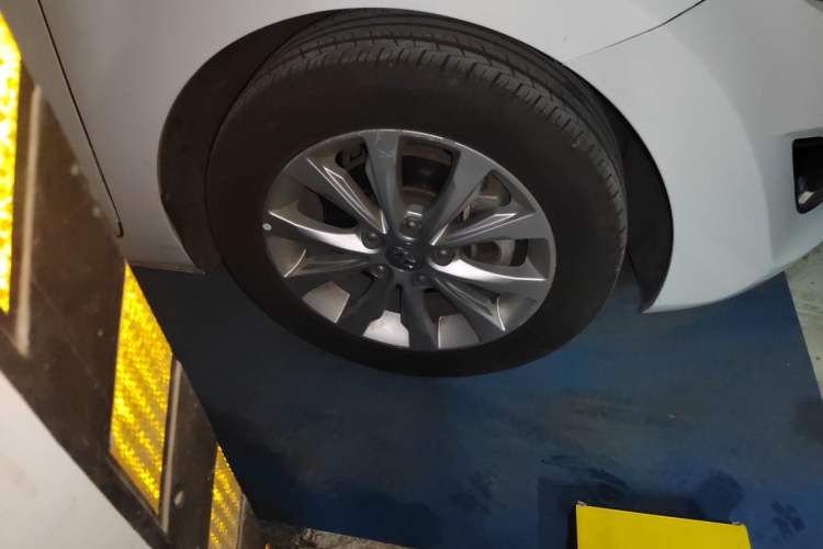 Used Hyundai Elantra (5th Generation / Langdong) 2016 1.6L Automatic Prestige Model Right Front Wheel Hub