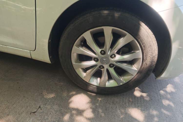 Used Hyundai Elantra (5th Generation / Langdong) 2016 1.6L Manual Luxury Model Right Front Wheel Hub