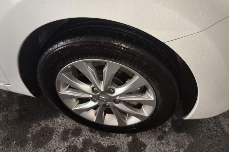Used Hyundai Elantra (5th Generation / Langdong) 2016 1.6L Automatic Prestige Model Right Front Wheel Hub