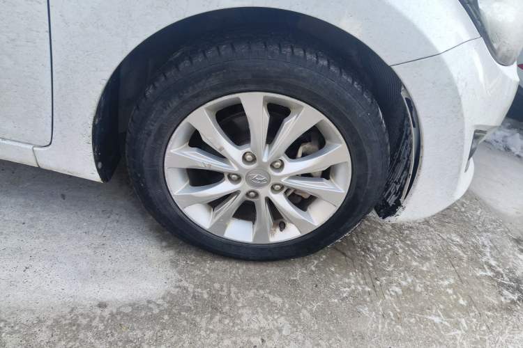 Used Hyundai Elantra (5th Generation / Langdong) 2016 1.6L Manual Luxury Model Right Front Wheel Hub