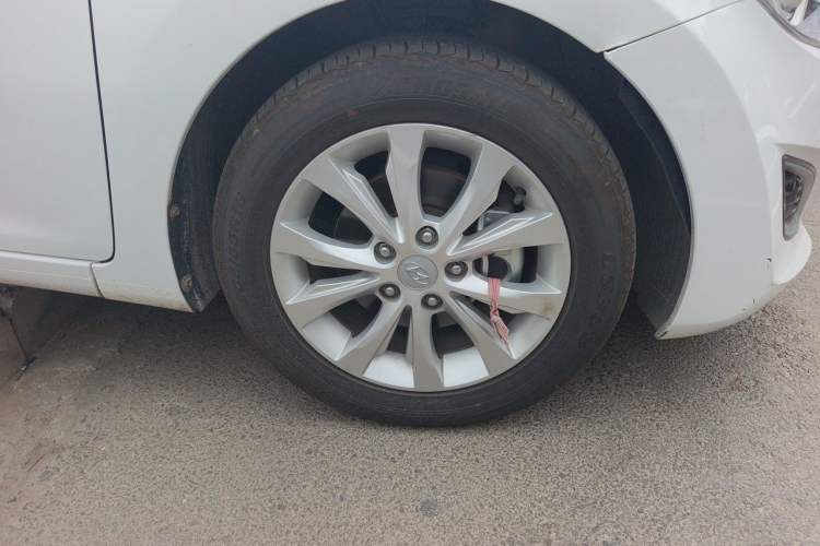 Used Hyundai Elantra (5th Generation / Langdong) 2016 1.6L Automatic Prestige Model Right Front Wheel Hub