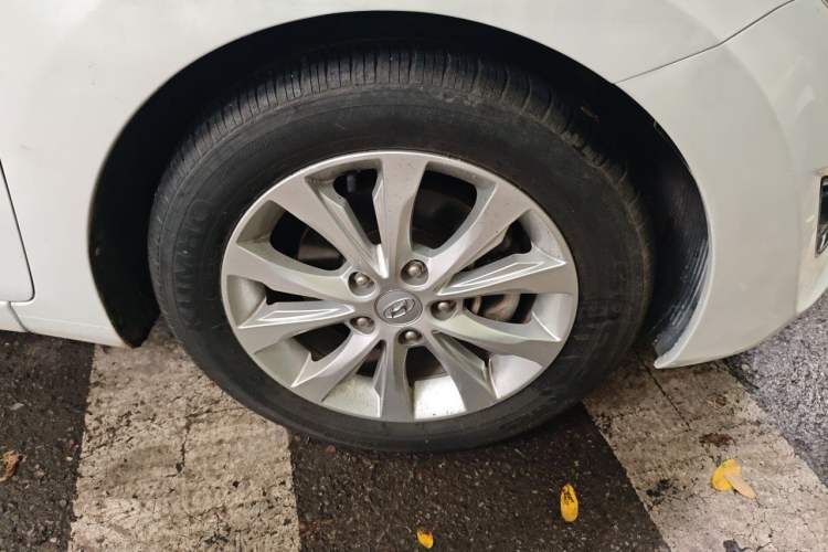 Used Hyundai Elantra (5th Generation / Langdong) 2016 1.6L Automatic Prestige Model Right Front Wheel Hub