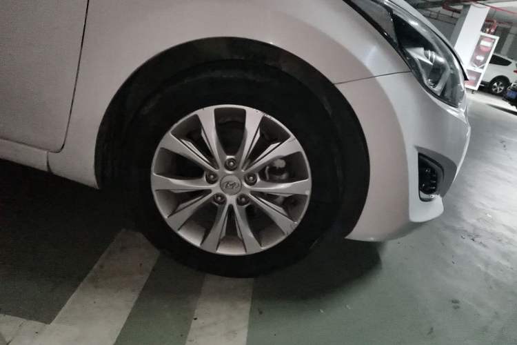 Used Hyundai Elantra (5th Generation / Langdong) 2016 1.6L Automatic Prestige Model Right Front Wheel Hub