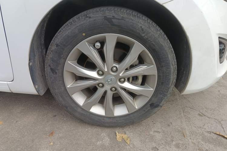 Used Hyundai Elantra (5th Generation / Langdong) 2016 1.6L Automatic Prestige Model Right Front Wheel Hub
