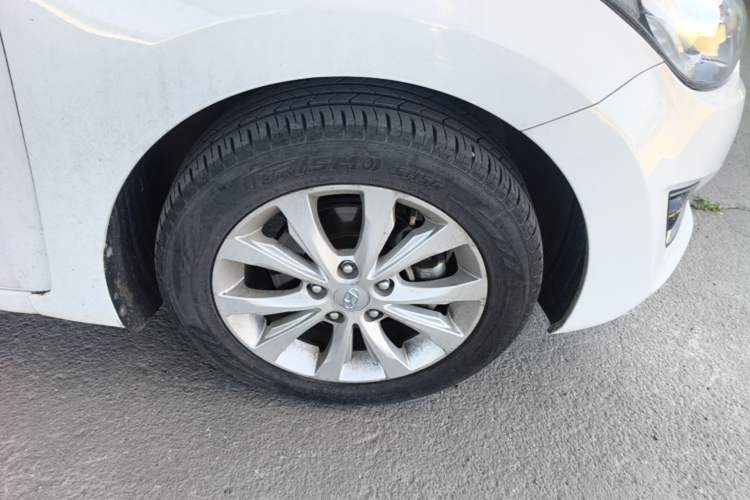 Used Hyundai Elantra (5th Generation / Langdong) 2016 1.6L Manual Luxury Model Right Front Wheel Hub