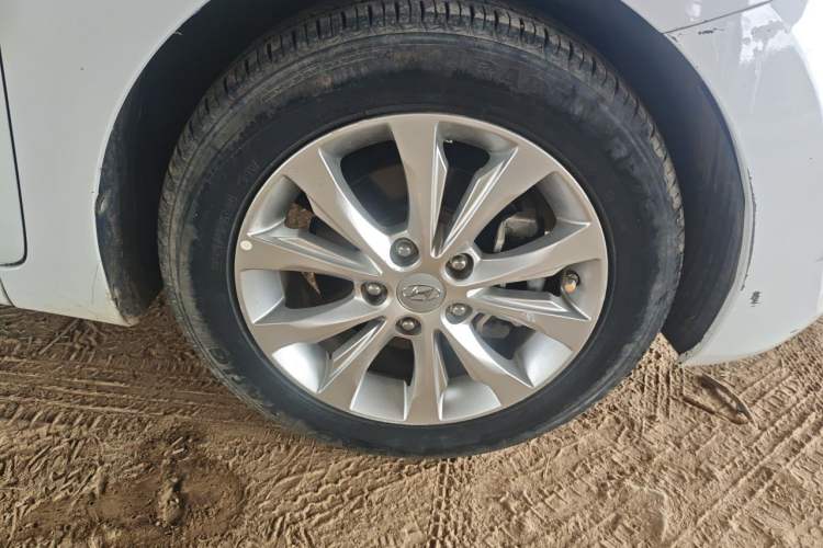 Used Hyundai Elantra (5th Generation / Langdong) 2016 1.6L Automatic Prestige Model Right Front Wheel Hub