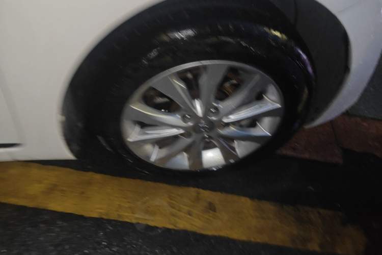 Used Hyundai Elantra (5th Generation / Langdong) 2016 1.6L Automatic Smart Version Right Front Wheel Hub