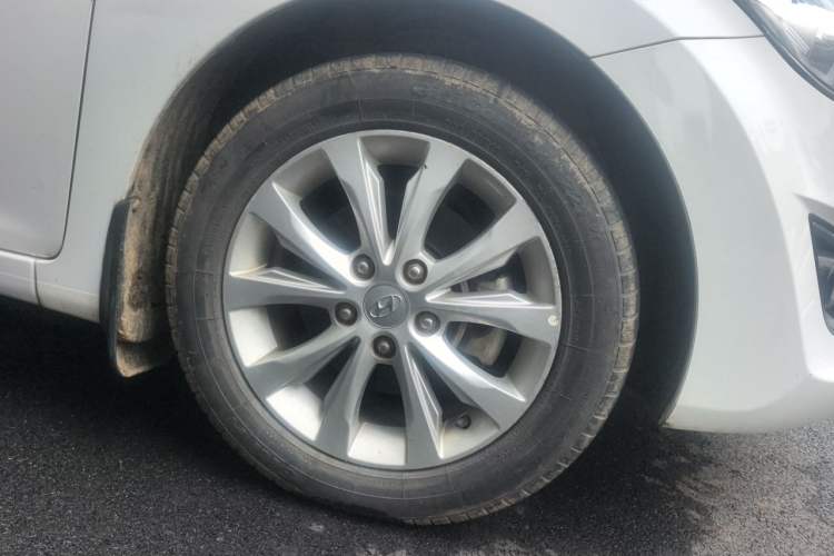 Used Hyundai Elantra (5th Generation / Langdong) 2016 1.6L Automatic Prestige Model Right Front Wheel Hub