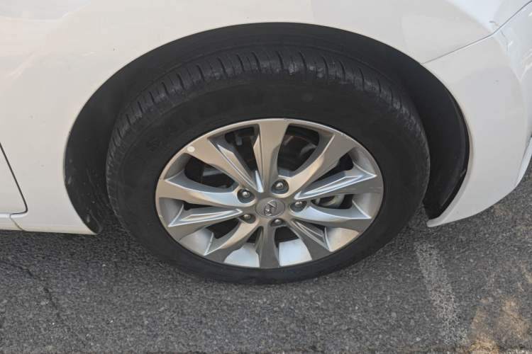 Used Hyundai Elantra (5th Generation / Langdong) 2016 1.6L Automatic Prestige Model Right Front Wheel Hub