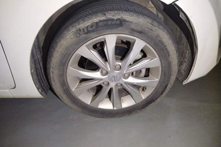 Used Hyundai Elantra (5th Generation / Langdong) 2016 1.6L Manual Luxury Model Right Front Wheel Hub