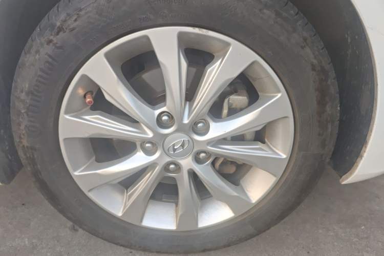 Used Hyundai Elantra (5th Generation / Langdong) 2016 1.6L Automatic Prestige Model Right Front Wheel Hub