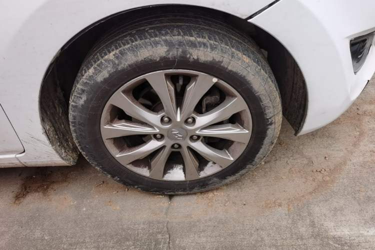 Used Hyundai Elantra (5th Generation / Langdong) 2016 1.6L Automatic Prestige Model Right Front Wheel Hub