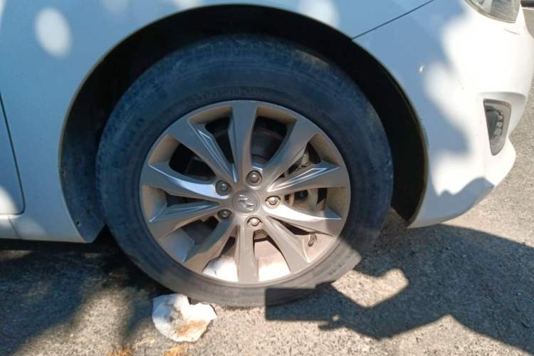 Used Hyundai Elantra (5th Generation / Langdong) 2016 1.6L Automatic Smart Version Right Front Wheel Hub
