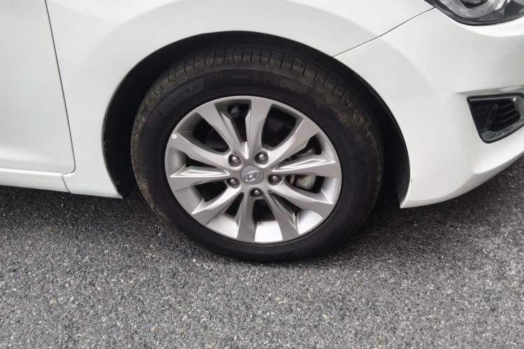 Used Hyundai Elantra (5th Generation / Langdong) 2016 1.6L Automatic Prestige Model Right Front Wheel Hub
