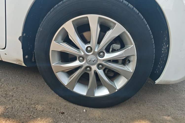 Used Hyundai Elantra (5th Generation / Langdong) 2016 1.6L Automatic Smart Version Right Front Wheel Hub