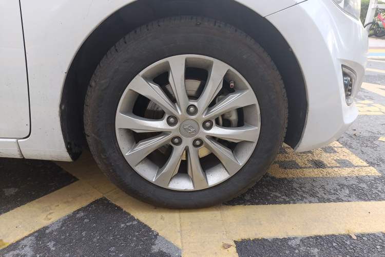 Used Hyundai Elantra (5th Generation / Langdong) 2016 1.6L Automatic Prestige Model Right Front Wheel Hub