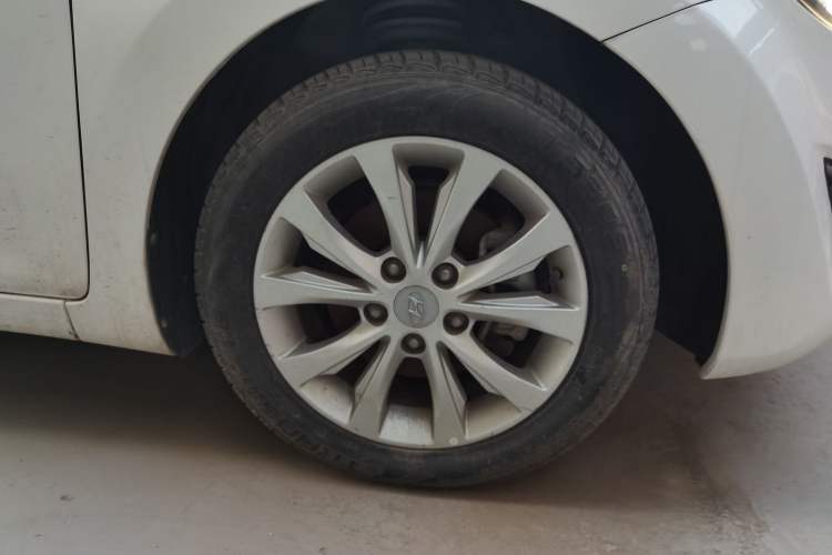 Used Hyundai Elantra (5th Generation / Langdong) 2016 1.6L Manual Luxury Model Right Front Wheel Hub