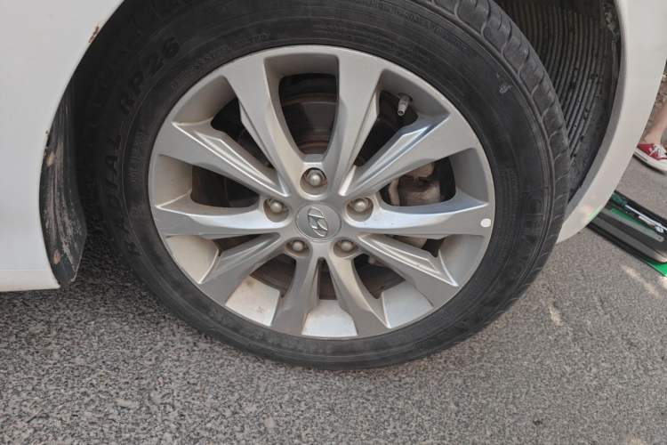 Used Hyundai Elantra (5th Generation / Langdong) 2016 1.6L Manual Luxury Model Right Front Wheel Hub