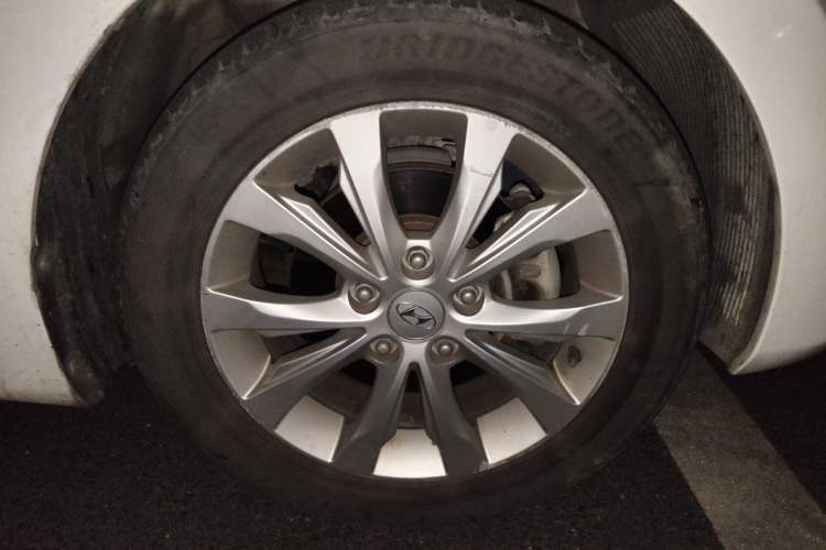 Used Hyundai Elantra (5th Generation / Langdong) 2016 1.6L Automatic Smart Version Right Front Wheel Hub