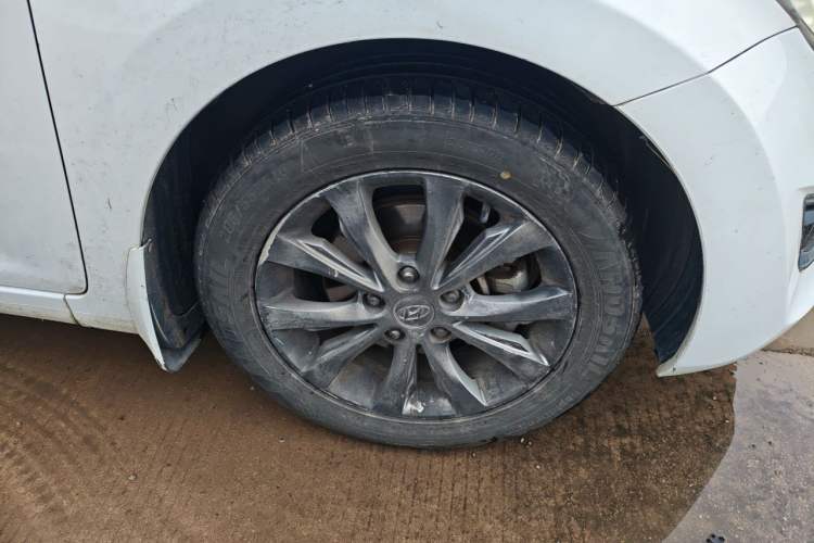 Used Hyundai Elantra (5th Generation / Langdong) 2016 1.6L Manual Luxury Model Right Front Wheel Hub