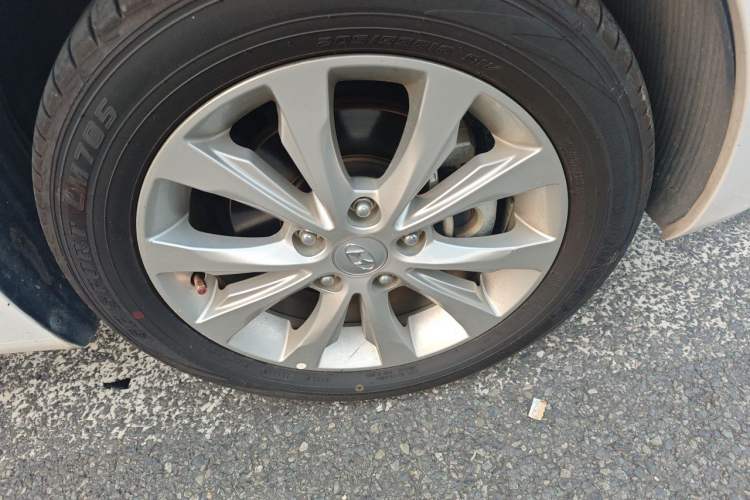 Used Hyundai Elantra (5th Generation / Langdong) 2016 1.6L Automatic Smart Version Right Front Wheel Hub