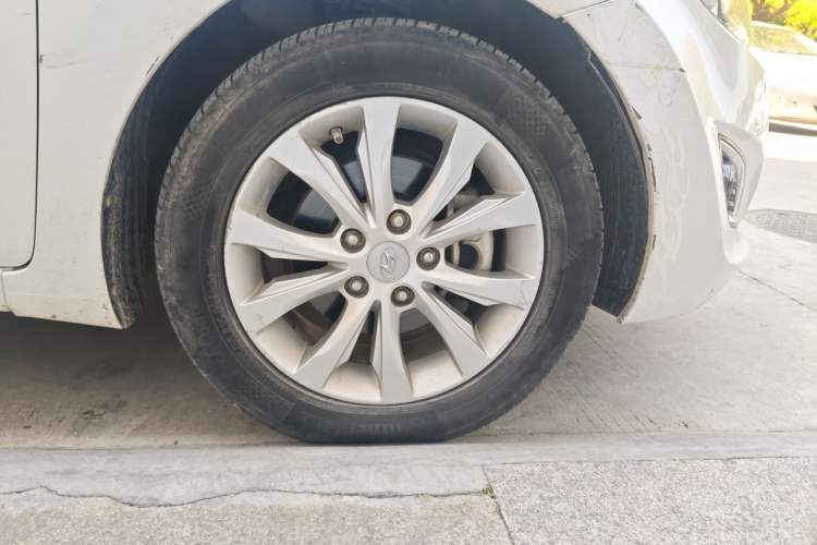 Used Hyundai Elantra (5th Generation / Langdong) 2016 1.6L Automatic Prestige Model Right Front Wheel Hub