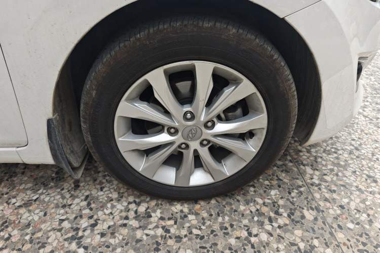 Used Hyundai Elantra (5th Generation / Langdong) 2016 1.6L Automatic Smart Version Right Front Wheel Hub