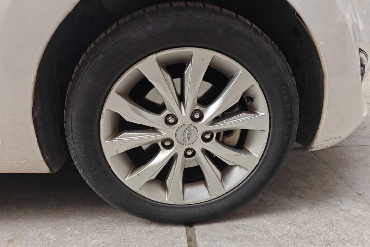 Used Hyundai Elantra (5th Generation / Langdong) 2016 1.6L Automatic Smart Version Right Front Wheel Hub