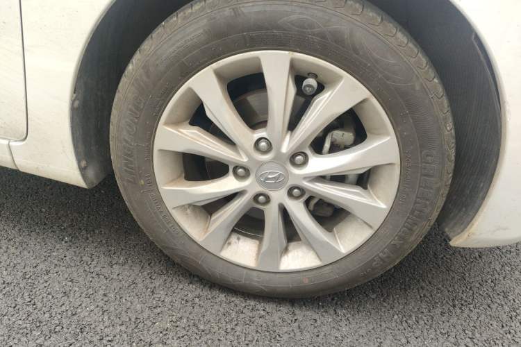 Used Hyundai Elantra (5th Generation / Langdong) 2016 1.6L Manual Luxury Model Right Front Wheel Hub