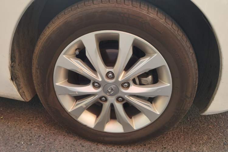 Used Hyundai Elantra (5th Generation / Langdong) 2016 1.6L Automatic Prestige Model Right Front Wheel Hub