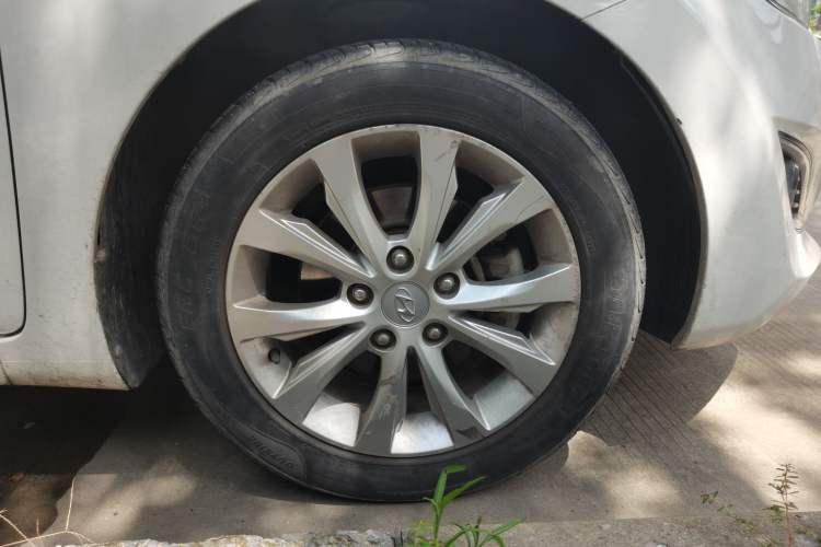 Used Hyundai Elantra (5th Generation / Langdong) 2016 1.6L Automatic Prestige Model Right Front Wheel Hub