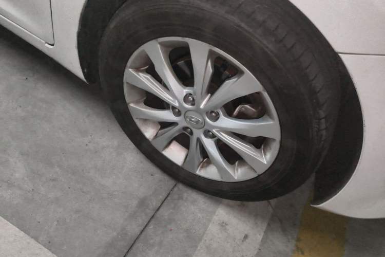 Used Hyundai Elantra (5th Generation / Langdong) 2016 1.6L Automatic Prestige Model Right Front Wheel Hub