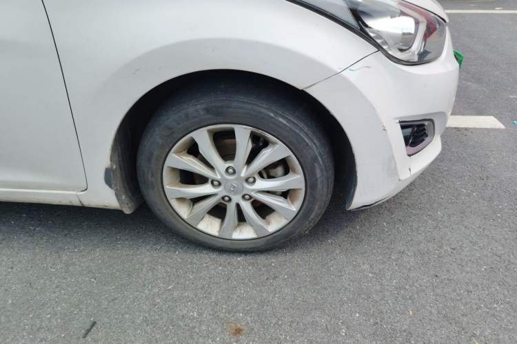 Used Hyundai Elantra (5th Generation / Langdong) 2016 1.6L Manual Luxury Model Right Front Wheel Hub