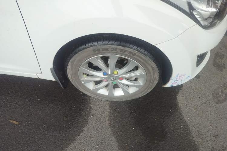 Used Hyundai Elantra (5th Generation / Langdong) 2016 1.6L Manual Luxury Model Right Front Wheel Hub