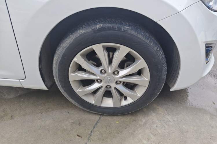Used Hyundai Elantra (5th Generation / Langdong) 2016 1.6L Automatic Prestige Model Right Front Wheel Hub