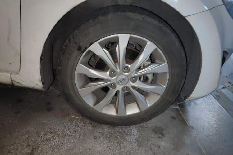 Used Hyundai Elantra (5th Generation / Langdong) 2016 1.6L Manual Luxury Model Right Front Wheel Hub