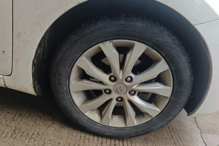 Used Hyundai Elantra (5th Generation / Langdong) 2016 1.6L Manual Luxury Model Right Front Wheel Hub