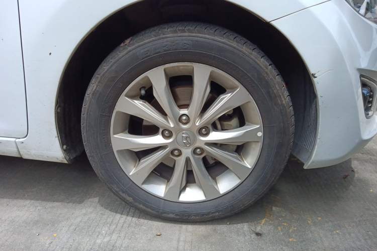 Used Hyundai Elantra (5th Generation / Langdong) 2016 1.6L Automatic Prestige Model Right Front Wheel Hub