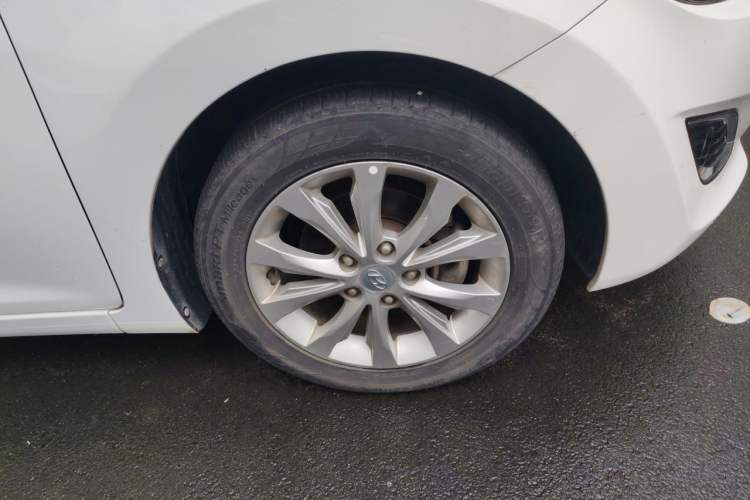 Used Hyundai Elantra (5th Generation / Langdong) 2016 1.6L Automatic Prestige Model Right Front Wheel Hub
