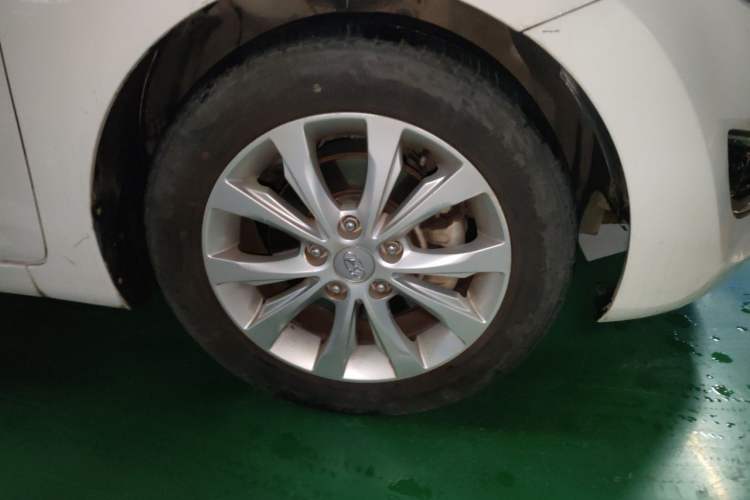 Used Hyundai Elantra (5th Generation / Langdong) 2016 1.6L Automatic Prestige Model Right Front Wheel Hub