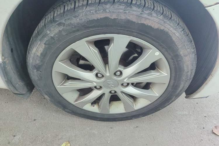 Used Hyundai Elantra (5th Generation / Langdong) 2016 1.6L Automatic Smart Version Right Front Wheel Hub