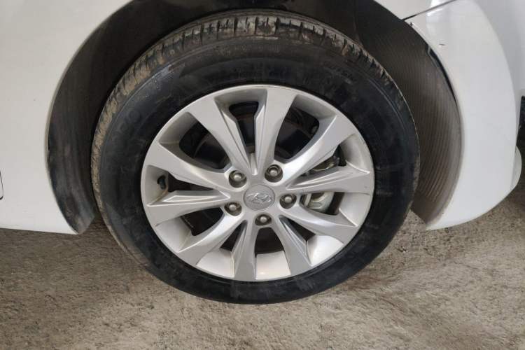 Used Hyundai Elantra (5th Generation / Langdong) 2016 1.6L Automatic Prestige Model Right Front Wheel Hub