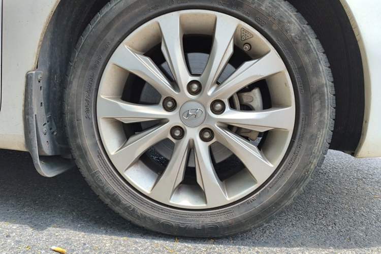 Used Hyundai Elantra (5th Generation / Langdong) 2016 1.6L Automatic Smart Version Right Front Wheel Hub