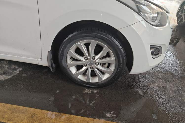 Used Hyundai Elantra (5th Generation / Langdong) 2016 1.6L Manual Luxury Model Right Front Wheel Hub